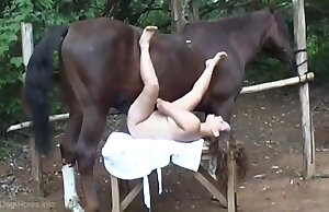 Cảnh khốn kiếp có một quý cô lập dị